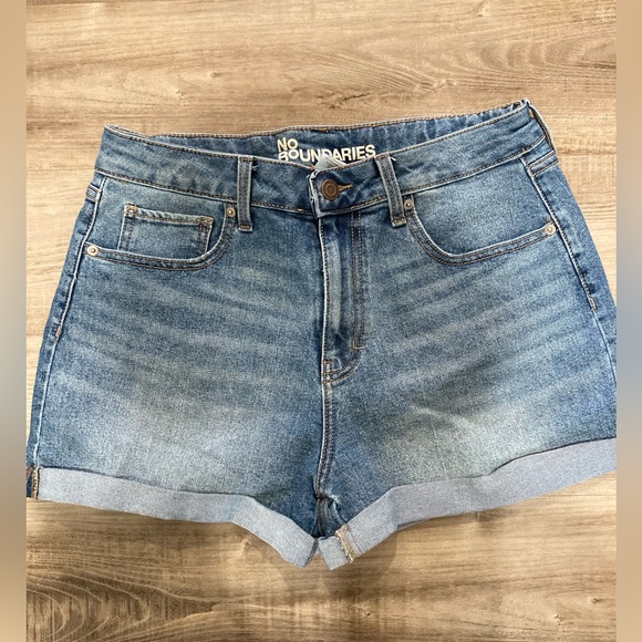 No Boundaries Pants - No Boundaries Women's Jean Shorts - Classic Blue